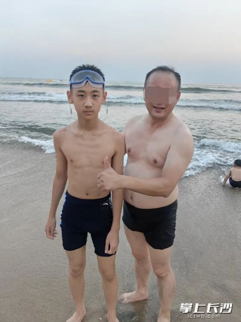 被救者为王植兴(左)点赞。 均为受访者供图 被救者为王植兴(左)点赞。 均为受访者供图